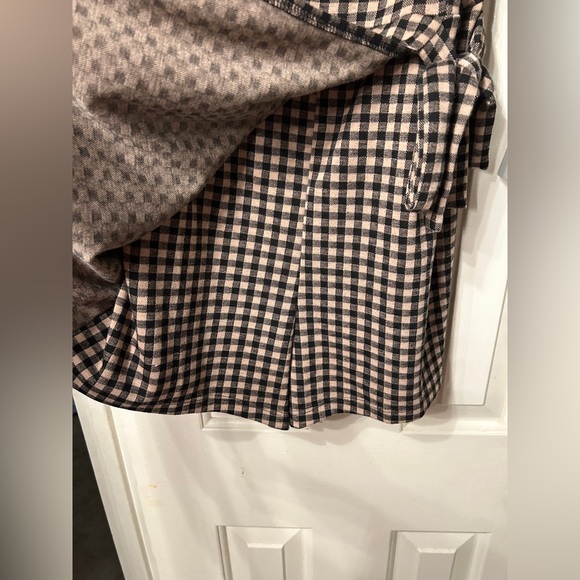 NEW 🆕 Stylish Black and Brown Checkered Dress with Shorts - Picture 4 of 7